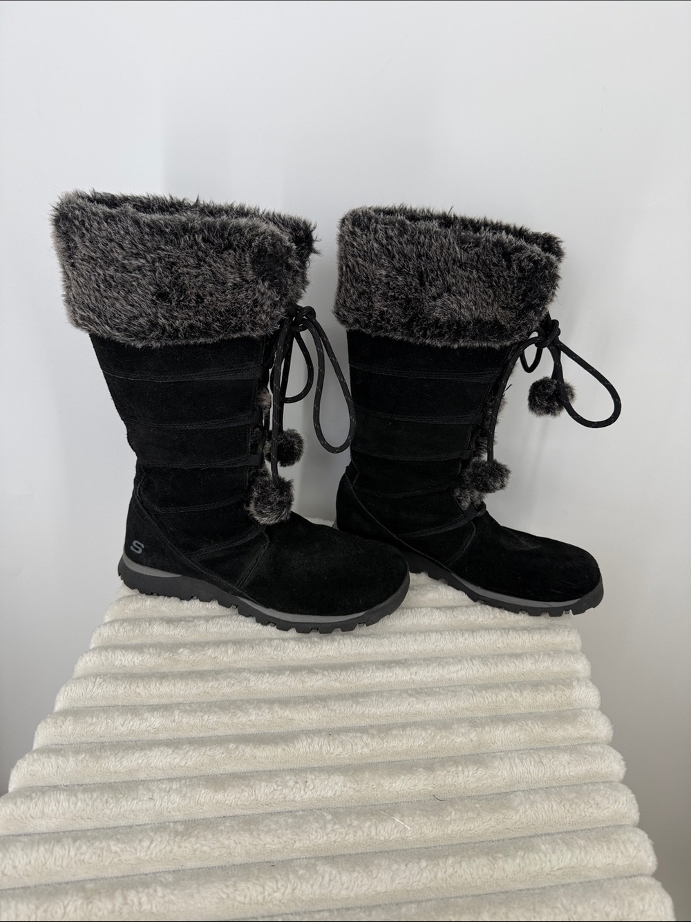 Y2K Skechers Black Suede-Look Women's Winter Boots with Faux Fur Cuff